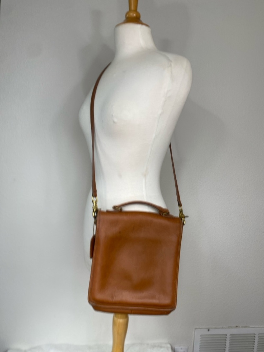 Vintage Coach Cognac Leather Station Bag With Removable Strap Classic Minimalist - Picture 2 of 16